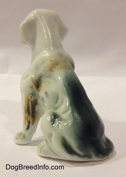 The back of an English Setter figurine. The figurine has a large amount of green along its back.