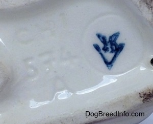 Close up - The underside of a Wire Fox Terrier figurine that has the full bee inside the V stamp logo of Goebel W.Germany.